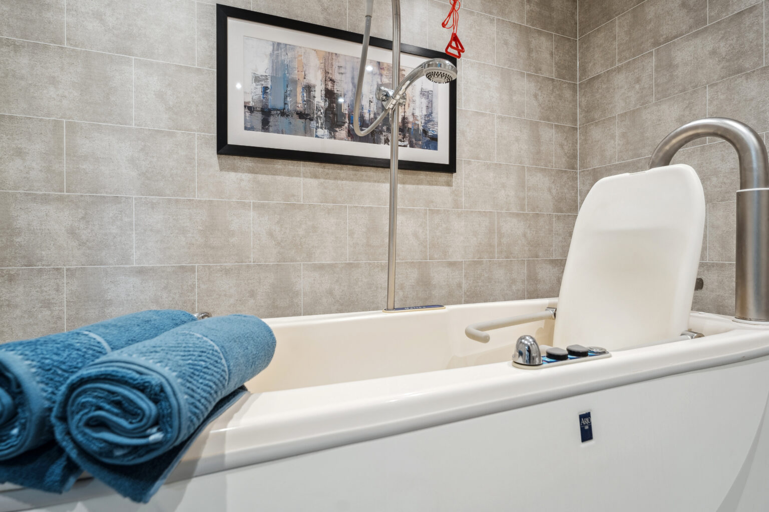 Island Sands care home WC and bath